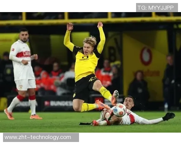 西甲激战：多特蒙德大胜阿森纳引发争议判罚全场沸腾